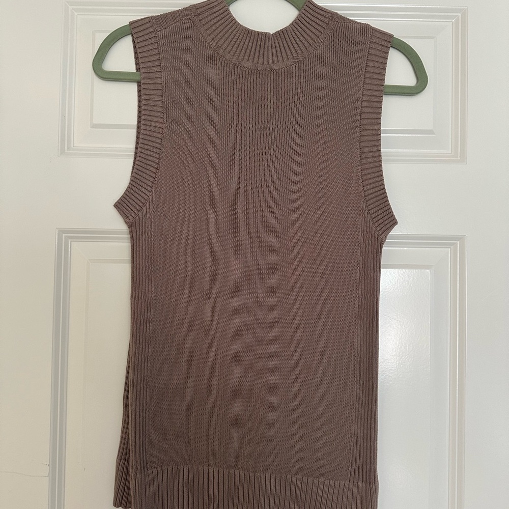 Sleeveless Brown Knit Top